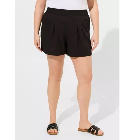Torrid Women’s Size 4 Black 3.5” Inseam Washable Pleated Challis Shorts NWT - Picture 2 of 5